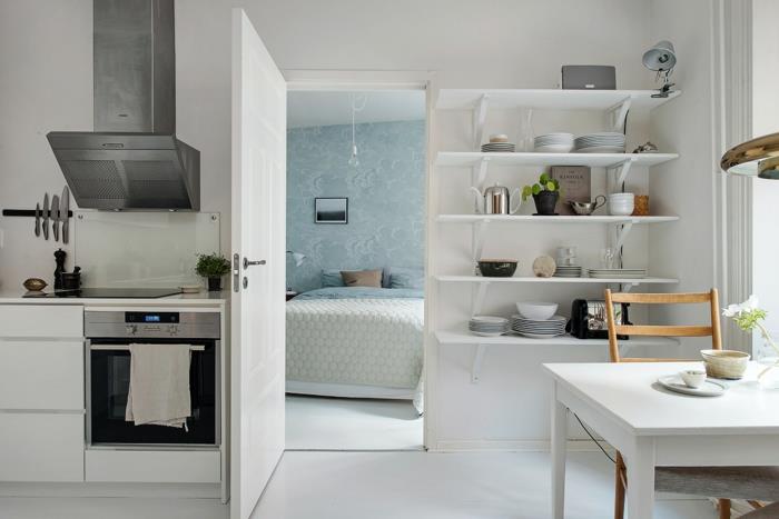 Σκανδιναβικό μικρό διαμέρισμα κουζίνα τραπεζαρία τοίχο ράφια υπνοδωμάτιο