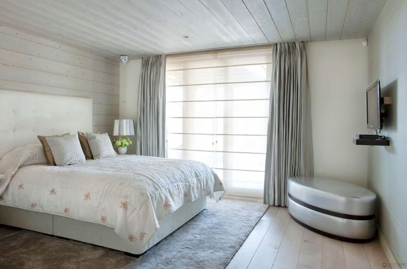 χιονοδρομικό θέρετρο ένα δρύινο combloux ξύλινο υπνοδωμάτιο διπλό κρεβάτι λευκό