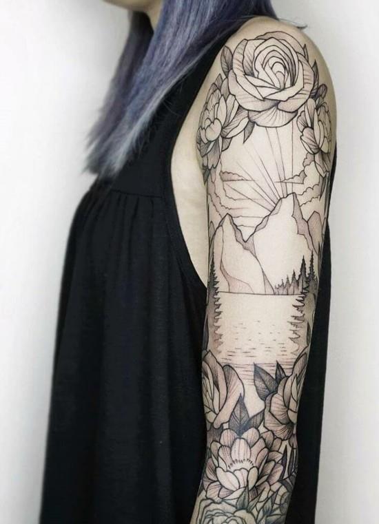 ιδέες τατουάζ μανικιών για γυναίκες με βουνά και λουλούδια