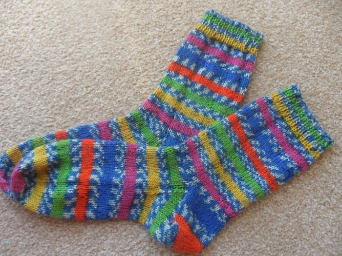 κάλτσες πλέκω πολύχρωμες κάλτσες δεξιά αριστερά μοτίβο