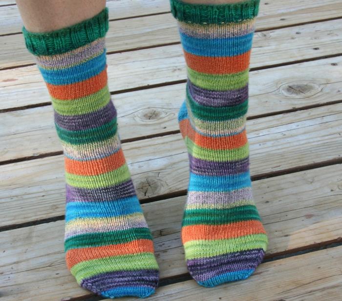 κάλτσες πλέκω πολύχρωμες κάλτσες δεξιά αριστερά συνονθύλευμα