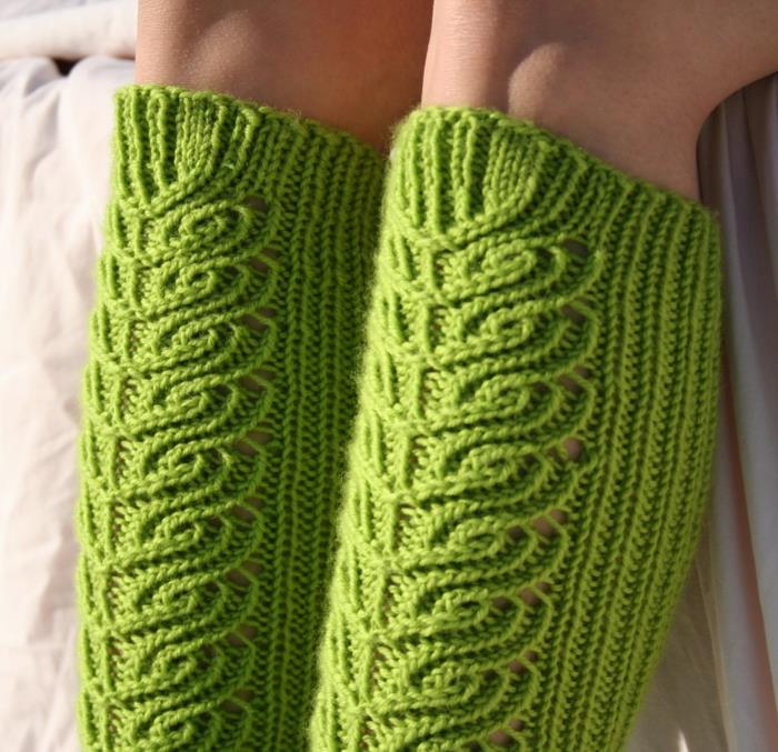 κάλτσες δεμένες πολύχρωμες κάλτσες δεξιά μανσέτα αριστερά μοτίβο πράσινο