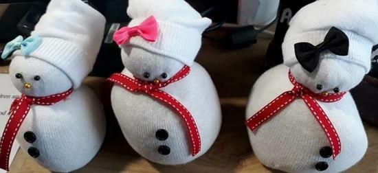 κάλτσα χιονάνθρωπος χριστουγεννιάτικες διακοσμήσεις από παλιές κάλτσες
