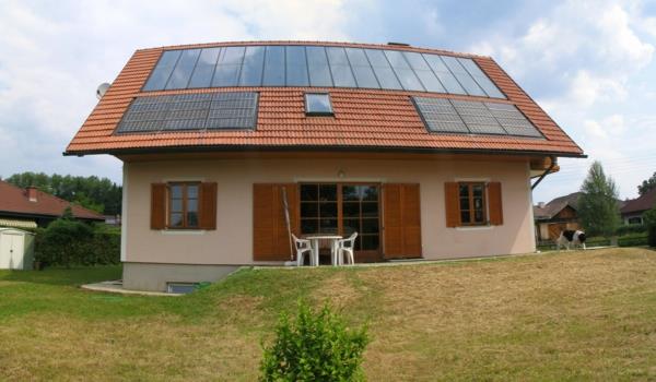 ηλιακό σύστημα φωτοβολταϊκή στέγη σπιτιού