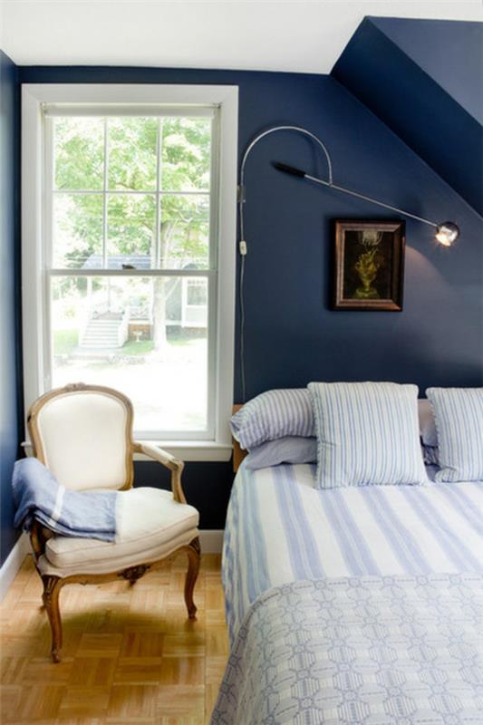 καλοκαίρι στο υπνοδωμάτιο vintage πολυθρόνα ανοιχτό μπλε ριγέ παπλωματοθήκες