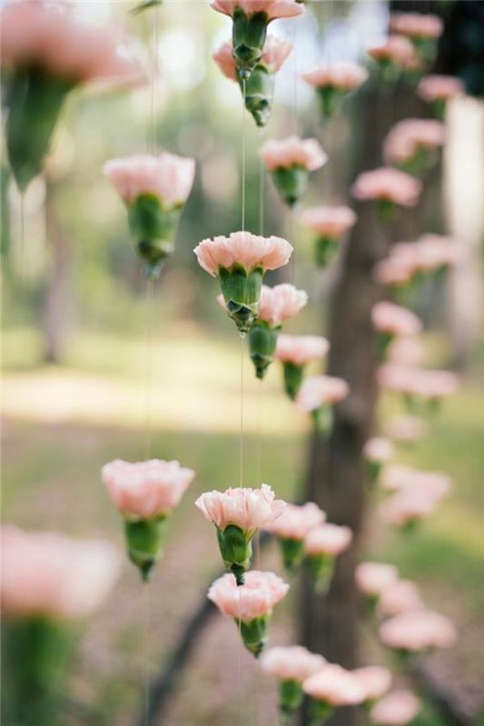 ιδέες διακόσμησης καλοκαιρινού πάρτι διακοσμήσεις λουλουδιών ροζ γαρίφαλα γιρλάντες φτιάξτε μόνοι σας