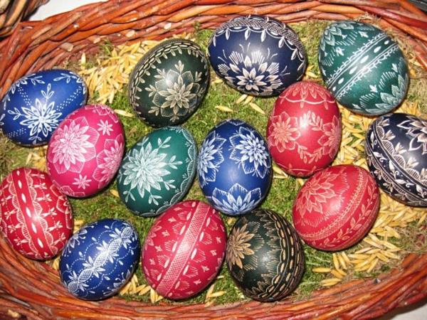 σορβικά πασχαλινά αυγά κερί λουλούδια καλάθι