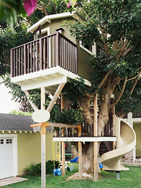 Παιχνίδι σπίτι στον κήπο ιδέα κιγκλίδωμα ξύλο καφέ δέντρο