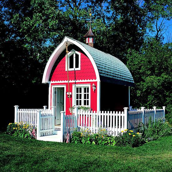 Παιδότοπος στον κήπο κόκκινη υφή πλέγμα φράχτη ξύλο βαμμένο λευκό