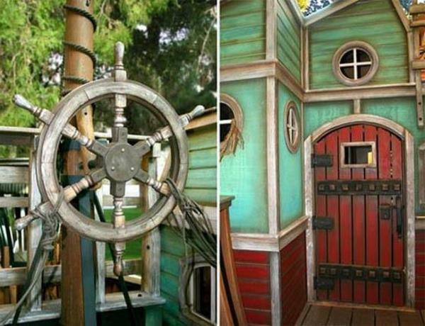 παίξτε πύργο πειρατικό πλοίο με μεγάλο τιμόνι