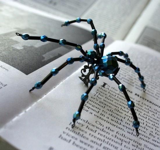 φτιάξτε μια αράχνη από γυάλινες χάντρες