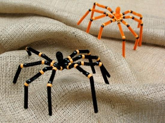 Φτιάξτε αράχνη από καθαριστικό σωλήνων για τις Απόκριες