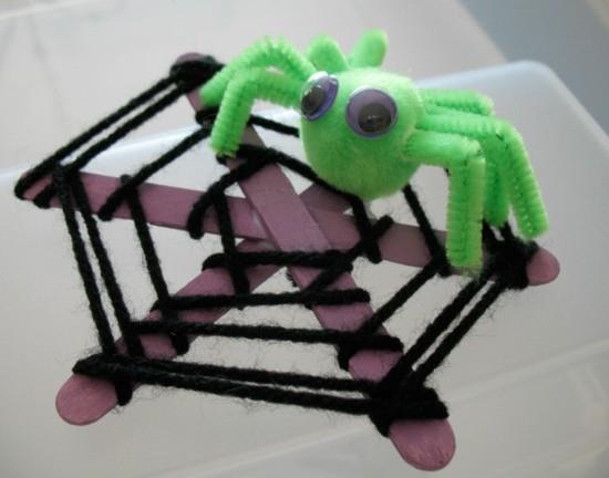 Φτιάξτε μια αράχνη με ένα δίχτυ από μπαστούνια πάγου
