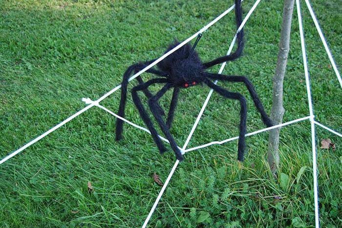 Φτιάξτε μόνοι σας ιστούς αράχνης με μια τεχνητή αράχνη