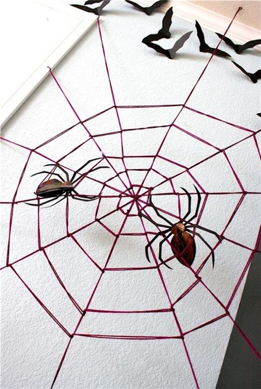 Φτιάξτε τον ιστό αράχνης μόνοι σας με αράχνες ως διακοσμήσεις αποκριών