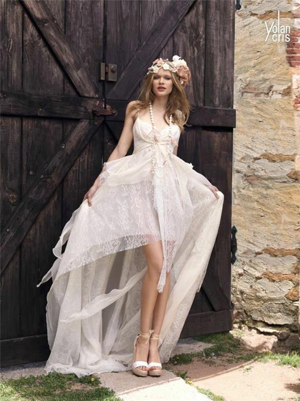 φόρεμα από δαντέλα boho στυλ νυφικό λευκές καλοκαιρινές γαμήλιες ιδέες