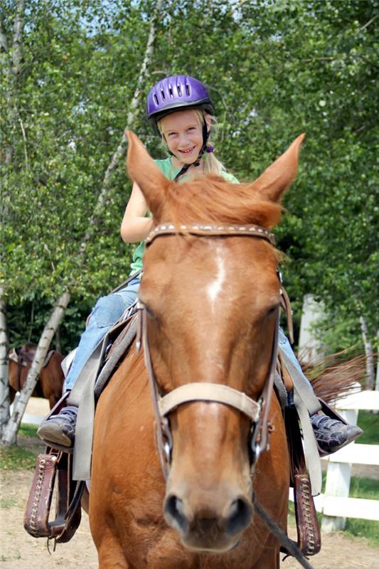 αθλήματα για παιδιά κορίτσι ιππασία άλογο