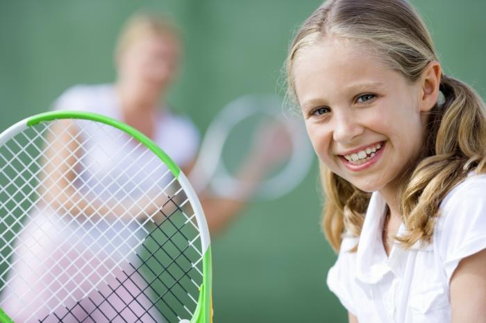 αθλήματα για παιδιά κορίτσια παίζουν τένις