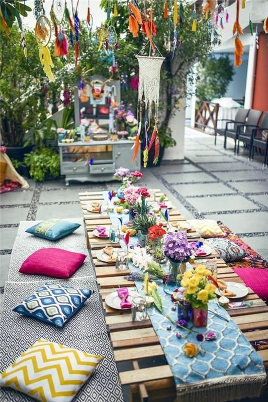 τέλη καλοκαιριού ιδέες γάμου boho με παλέτες και λουλούδια