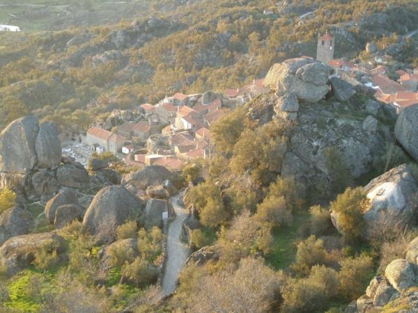 Πορτογαλική ατμόσφαιρα αρχιτεκτονικής πόλης Monsanto