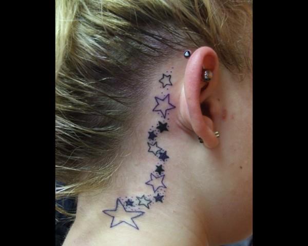 τατουάζ αστέρι στο τατουάζ γυναικών αυτιών