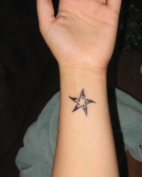 ιδέες αστέρι τατουάζ στον καρπό