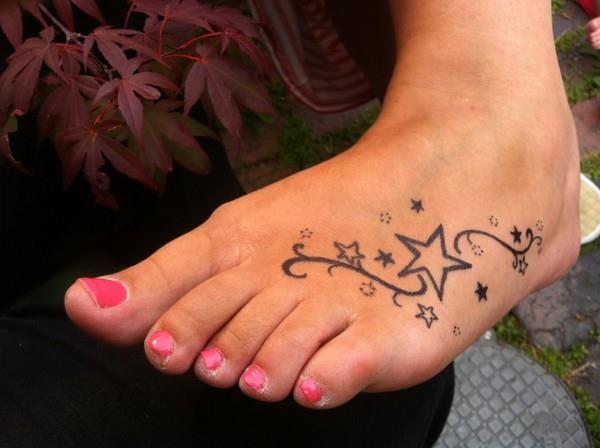 πρότυπο τατουάζ αστέρι στο πόδι