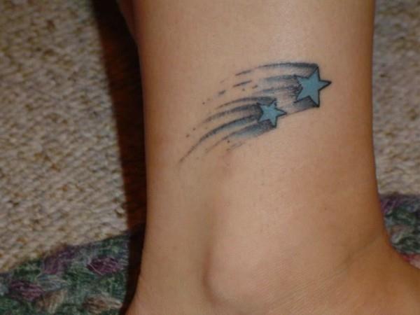 Σκοποβολή αστέρι ιδέα τατουάζ στο πόδι