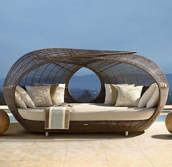 κομψός καναπές -κρεβάτι με έπιπλα κήπου από μπαστούνι