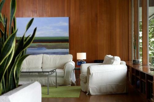 καλαίσθητη διακόσμηση τοίχου από αληθινό ξύλο λακαρισμένο σαλόνι λευκός δερμάτινος καναπές