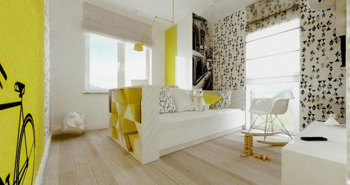 δείγματα υφάσματος παιδικό δωμάτιο ρίχνουν μαξιλάρια κουνιστή καρέκλα ξύλινο πάτωμα κίτρινος τοίχος προφοράς
