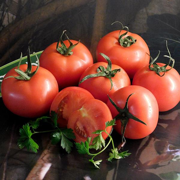 λαμπερό δέρμα προσώπου υγιεινές τροφές Οι κόκκινες ντομάτες περιέχουν πολυάριθμες βιταμίνες και αντιοξειδωτικά