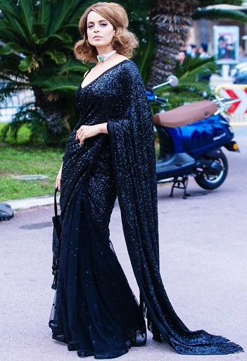 „Kangana Ranaut“ juodajame saree