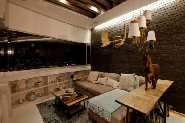 κομψό διαμέρισμα άνετο καθιστικό με ξύλινα κέρατα αλόγων και ελαφιών