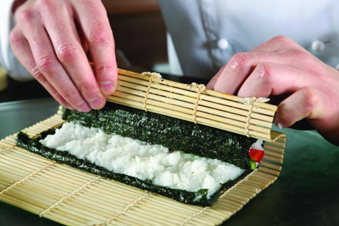 σούσι-ρύζι-μαγείρεμα-roll out