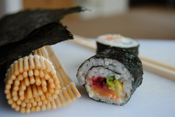 σούσι-ρύζι-μαγείρεμα-ιαπωνική-σπεσιαλιτέ
