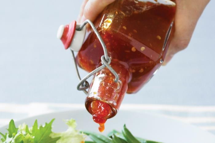Η σάλτσα Tabasco φτιάξτε τη δική σας σάλτσα τσίλι από το μπουκάλι