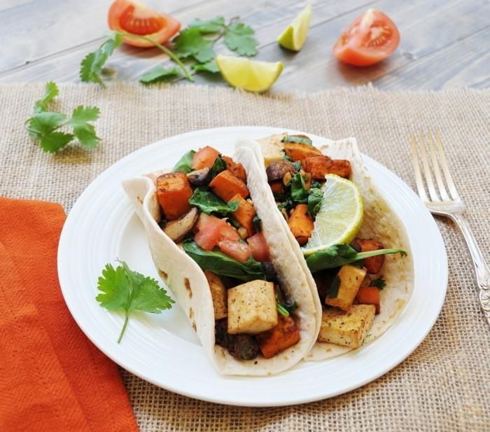 tacos με πικάντικο tofu και γλυκοπατάτες