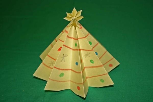 Tinker Χριστουγεννιάτικο δέντρο από χαρτί με παιδιά