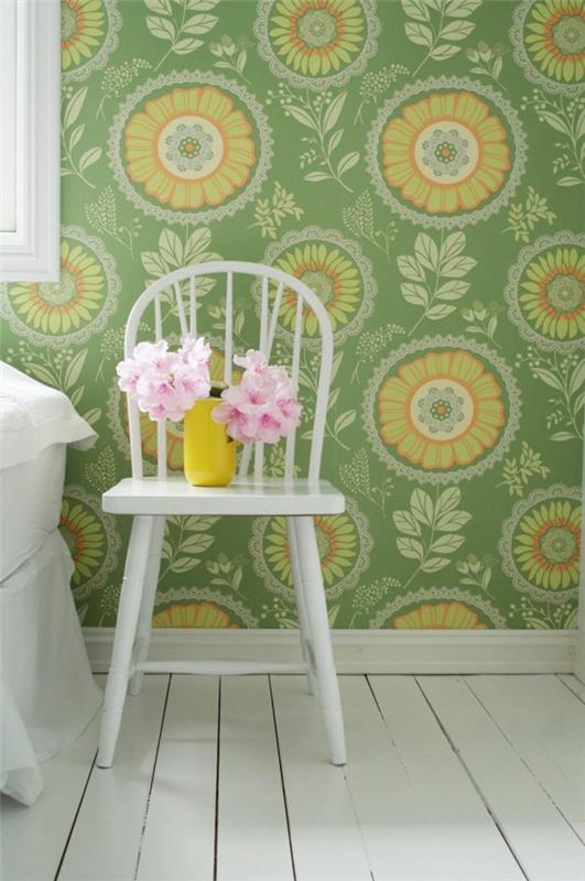 μοτίβο ταπετσαρίας πράσινα floral μοτίβα λευκή καρέκλα