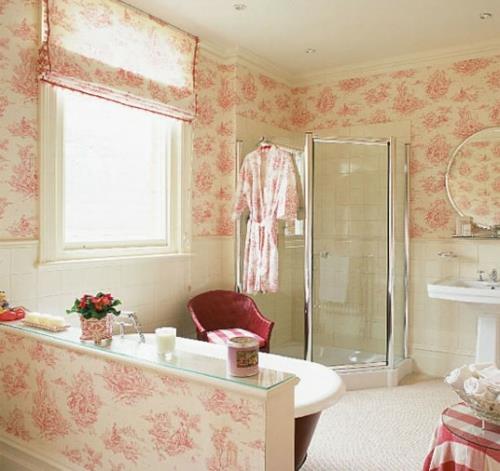 ιδέες ταπετσαρίας στο μπάνιο ροζ μοτίβο λεπτή μπουρνούζι