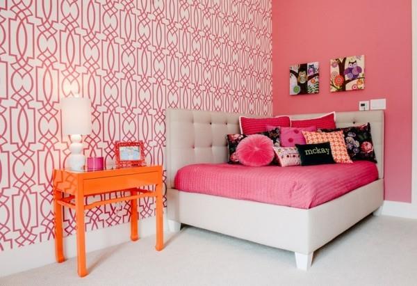 Επιλέξτε μοτίβο ταπετσαρίας για το υπνοδωμάτιο για το εσωτερικό σχέδιο σε ροζ χρώμα