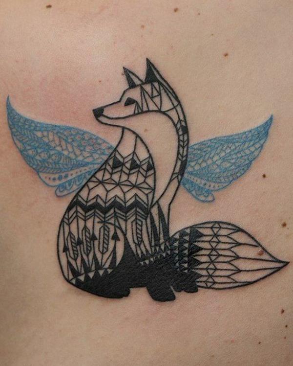 χρώμα τατουάζ αλεπού μαύρο με μπλε φτερά