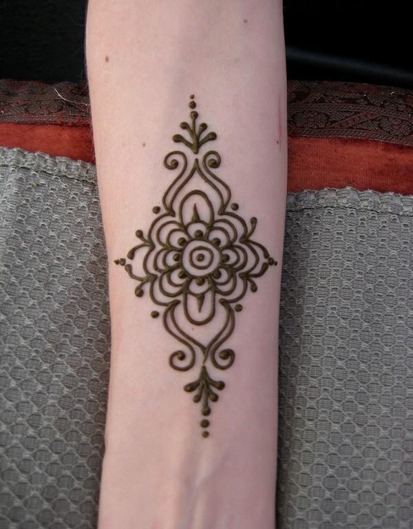 ιδέες τατουάζ με αντιβράχιο λουλούδι χέννας