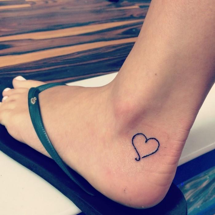τατουάζ αστράγαλο καρδιά για γυναίκες