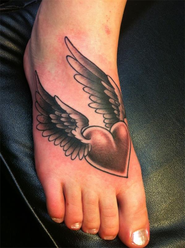 μοτίβα τατουάζ καρδιά με φτερά