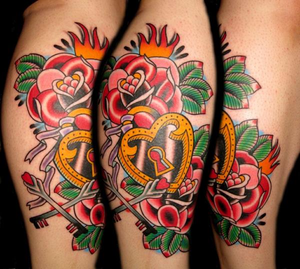 καρδιά τατουάζ κλειδαριά χρωματιστό τατουάζ μέρος του σώματος πόδι