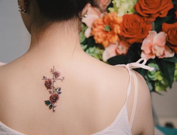 αξεσουάρ λουλουδιών τατουάζ 2020