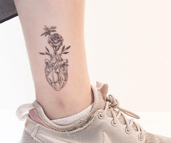 Τατουάζ 2020 - υπέροχα μοτίβα λουλουδιών