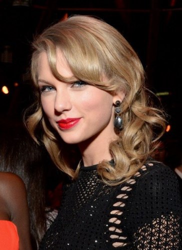 „Taylor Swift Beauty Tips“ lūpų makiažas